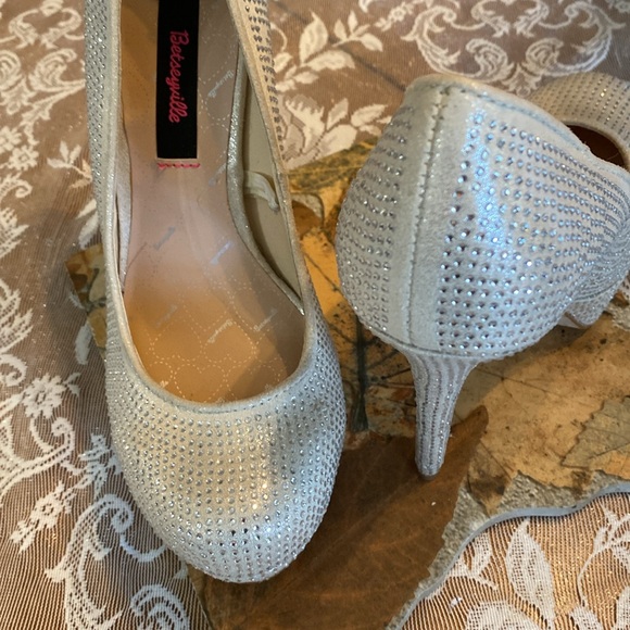 BETSEY JOHNSON BETSEYVILLE SHIMMERY RHINESTONE STUDDED SPIKE HEELS SIZE 8 EUC - Picture 5 of 8